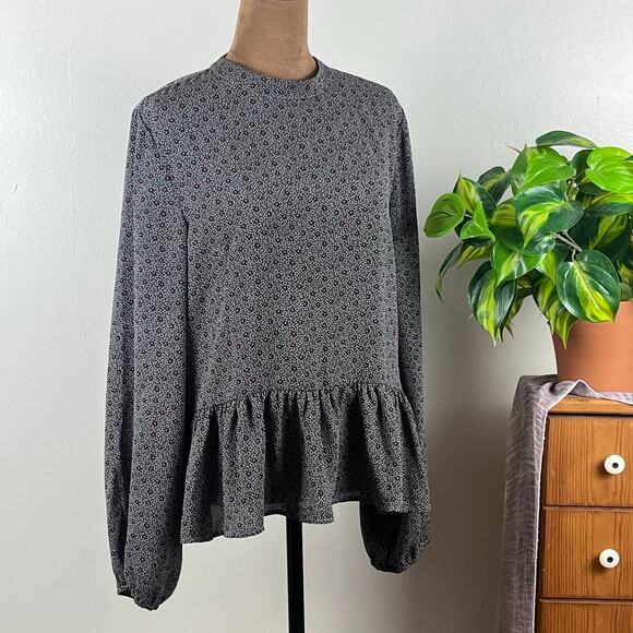 Loft Gray Print Long Sleeve Top with Ruffled Hem Size Medium - Picture 1 of 8